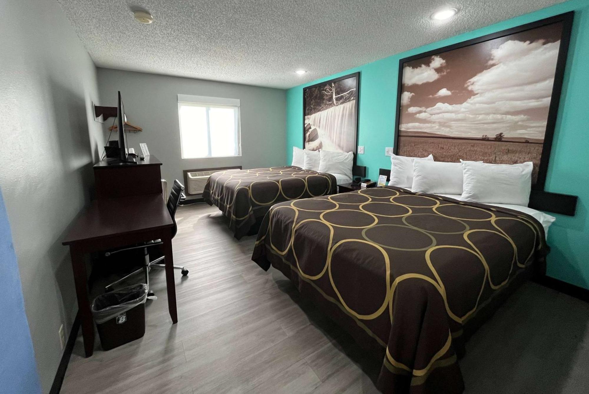 ซูเปอร์ 8 บาย วินด์แฮม เอ็มโพเรีย Motel ภายนอก รูปภาพ