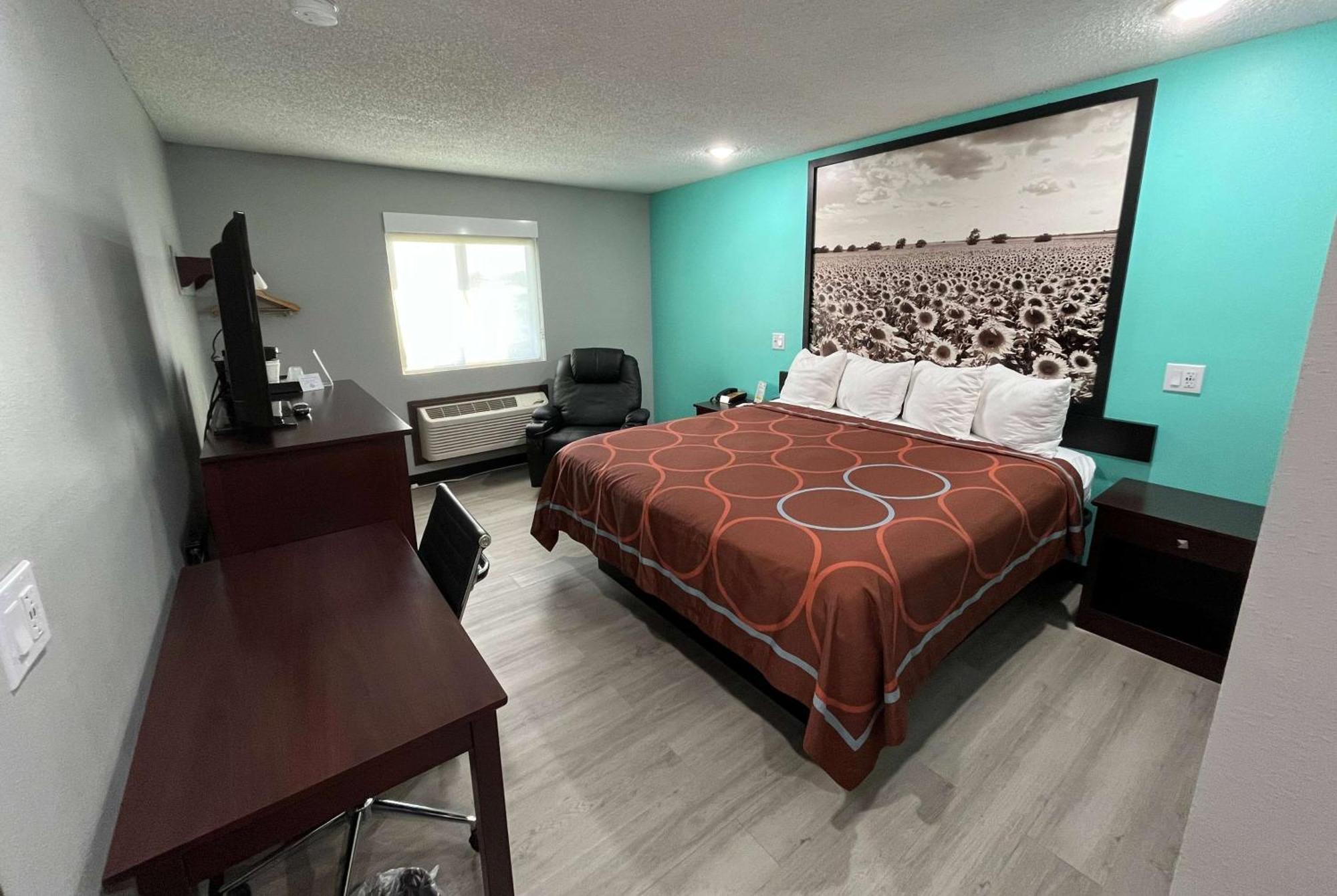 ซูเปอร์ 8 บาย วินด์แฮม เอ็มโพเรีย Motel ภายนอก รูปภาพ
