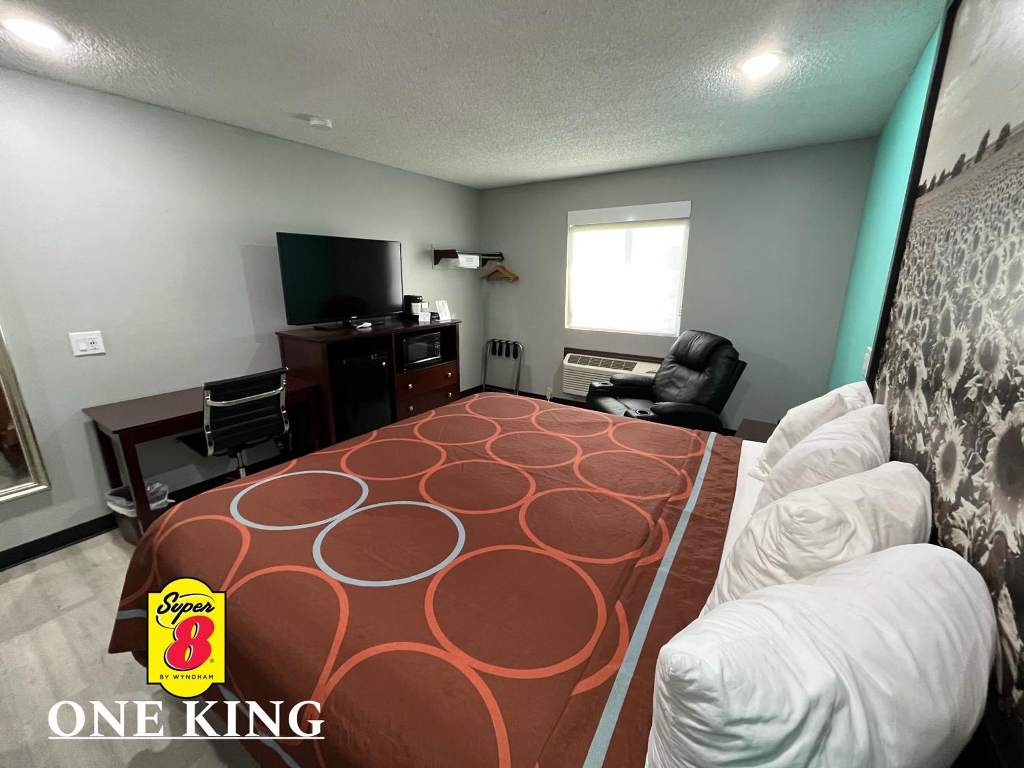 ซูเปอร์ 8 บาย วินด์แฮม เอ็มโพเรีย Motel ภายนอก รูปภาพ